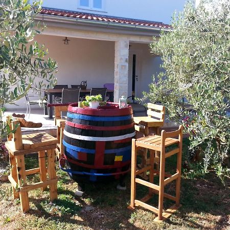 Holiday Home Hrast Debeljak ภายนอก รูปภาพ