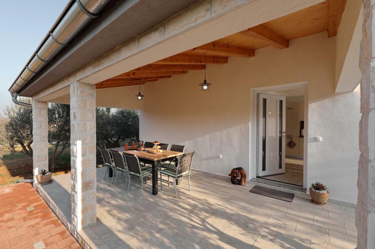 Holiday Home Hrast Debeljak ภายนอก รูปภาพ
