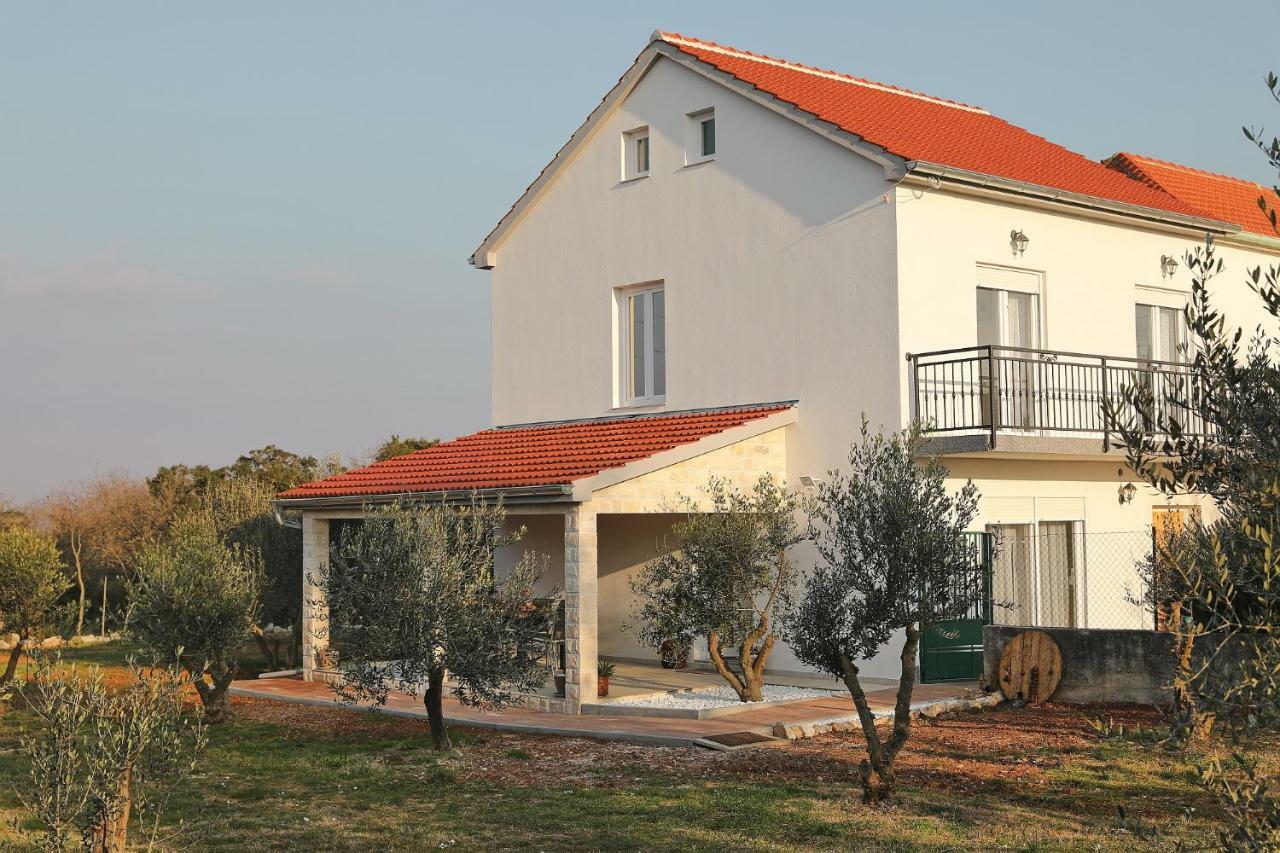 Holiday Home Hrast Debeljak ภายนอก รูปภาพ