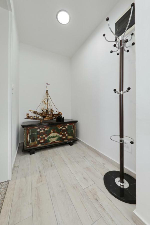 Holiday Home Hrast Debeljak ภายนอก รูปภาพ