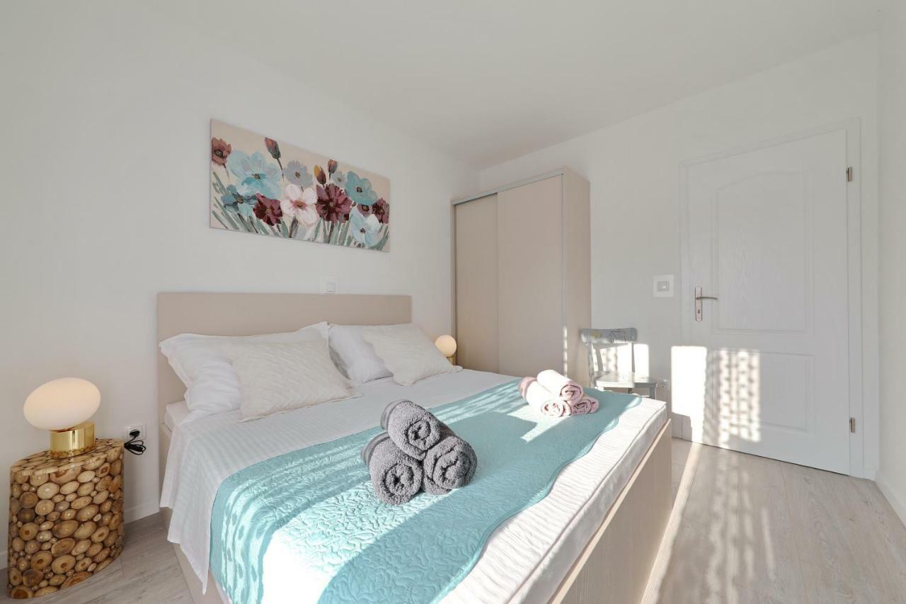 Holiday Home Hrast Debeljak ภายนอก รูปภาพ