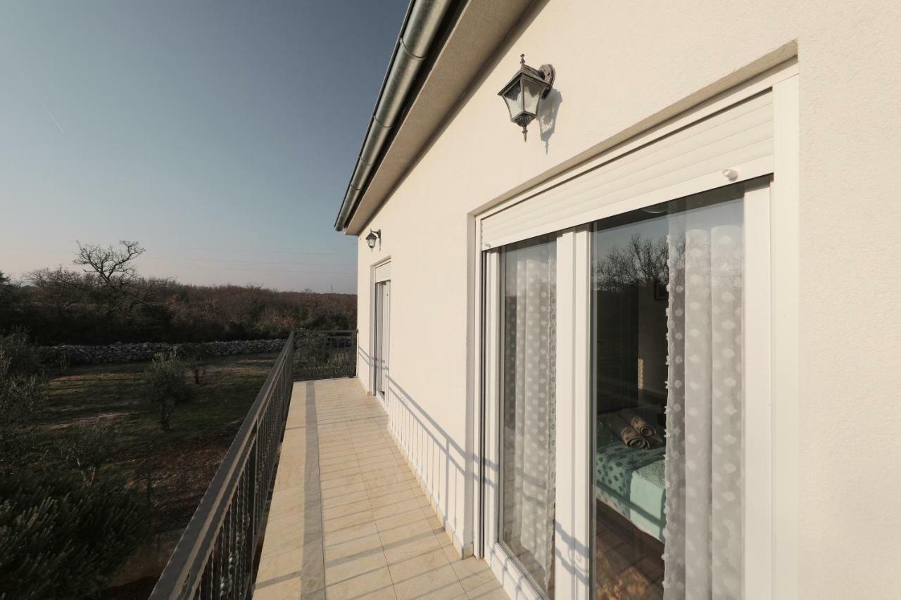 Holiday Home Hrast Debeljak ภายนอก รูปภาพ
